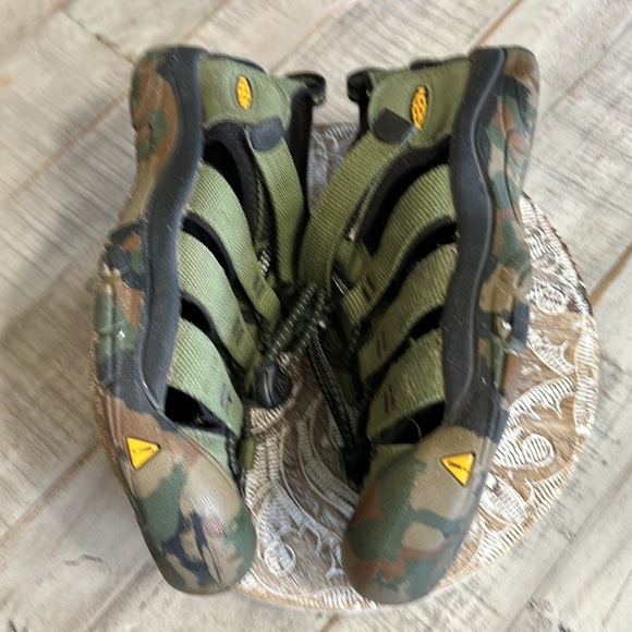KEEN KIDS OLIVE GREEN CAMO SANDALS SIZE 3 (LITTLE BOYS ) - Picture 5 of 9
